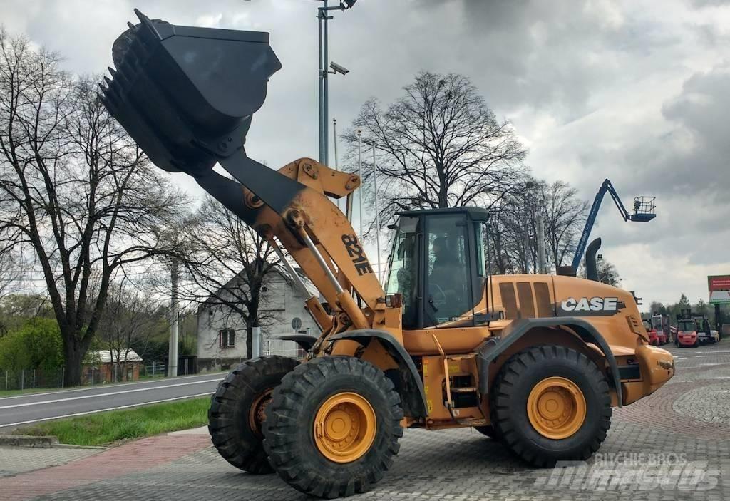 CASE 821 E Kolové nakladače
