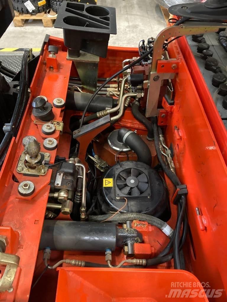 Linde E25/600/336 Vozíky do úzkých uliček