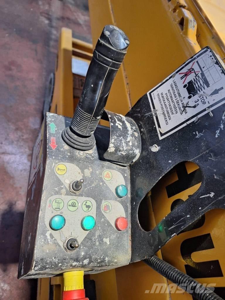 Haulotte Compact 12 Nůžková zvedací plošina