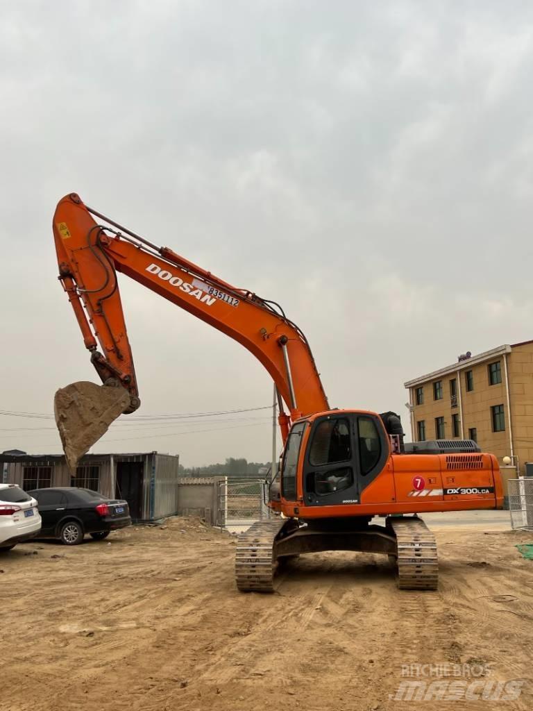 Doosan DX300LCA Pásová rýpadla