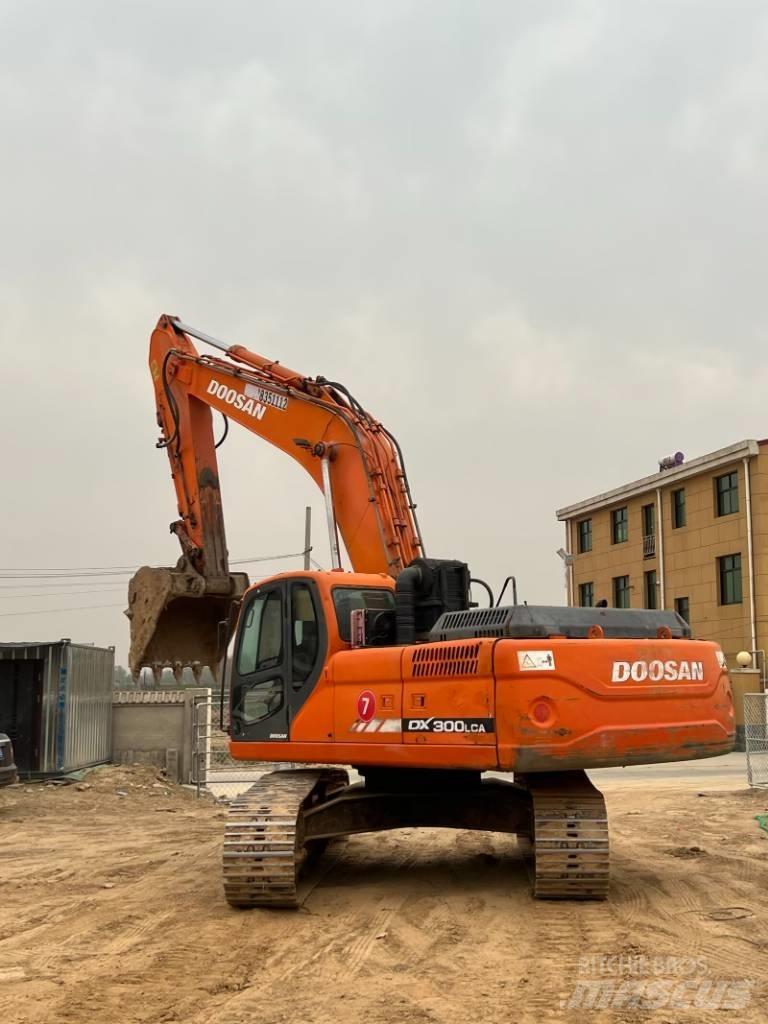 Doosan DX300LCA Pásová rýpadla