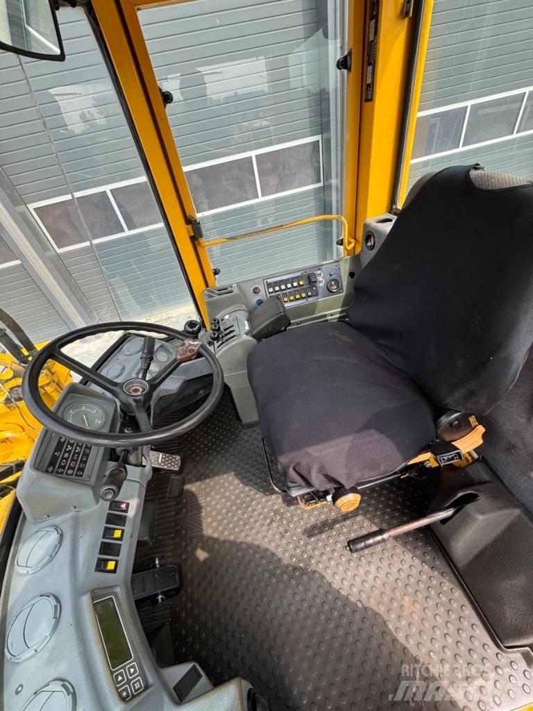 Volvo L90B Kolové nakladače