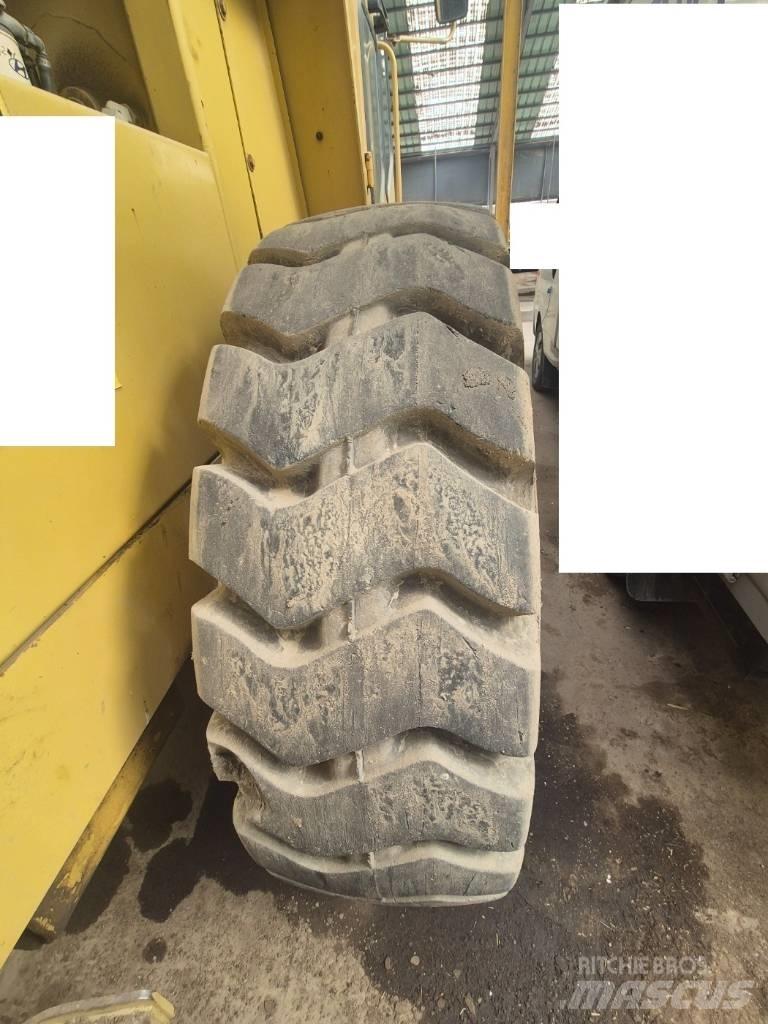 CAT CS 563 Tandemové válce