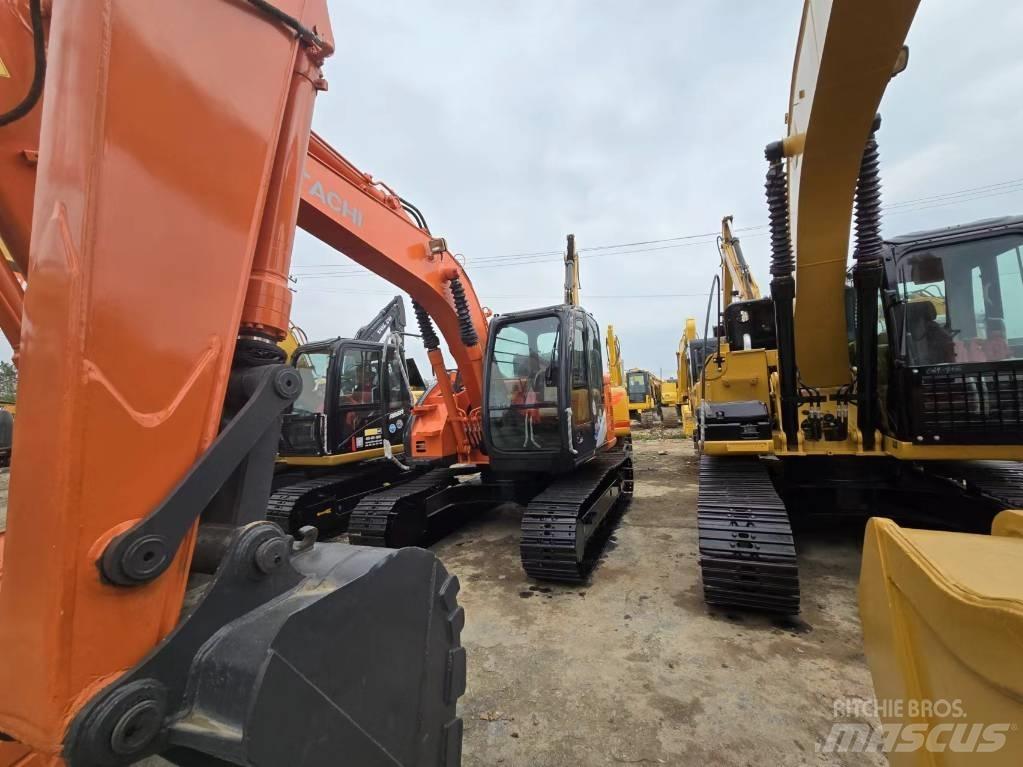 Hitachi ZX 135 US Pásová rýpadla
