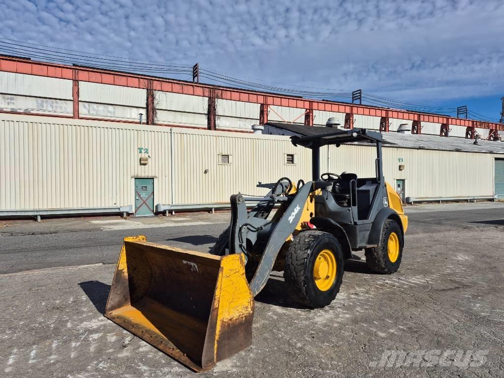 John Deere 204 K Kolové nakladače