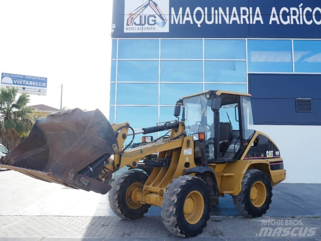 CAT 908 Kolové nakladače