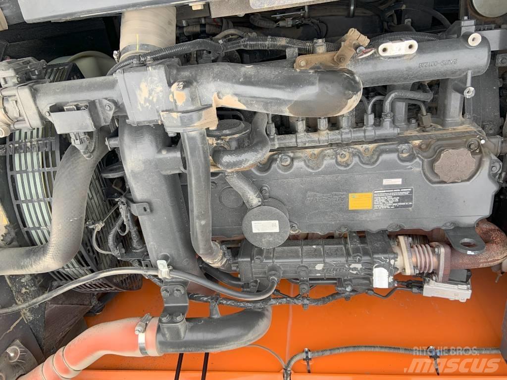 Doosan DX 225 LC-5 Pásová rýpadla