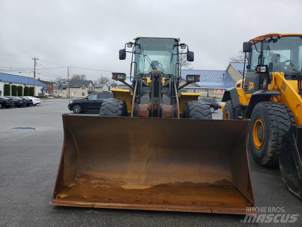 Komatsu WA 200 Kolové nakladače