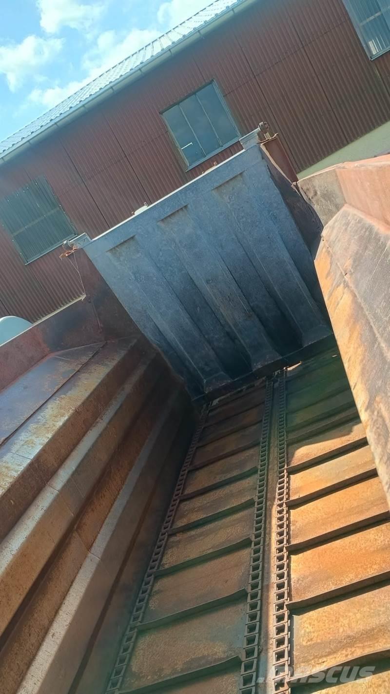 Samson 1210 Rozmetadla chlévské mrvy