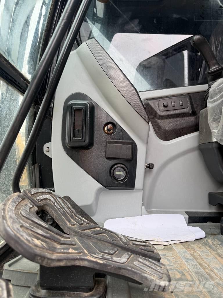 Hyundai HX 220 Pásová rýpadla