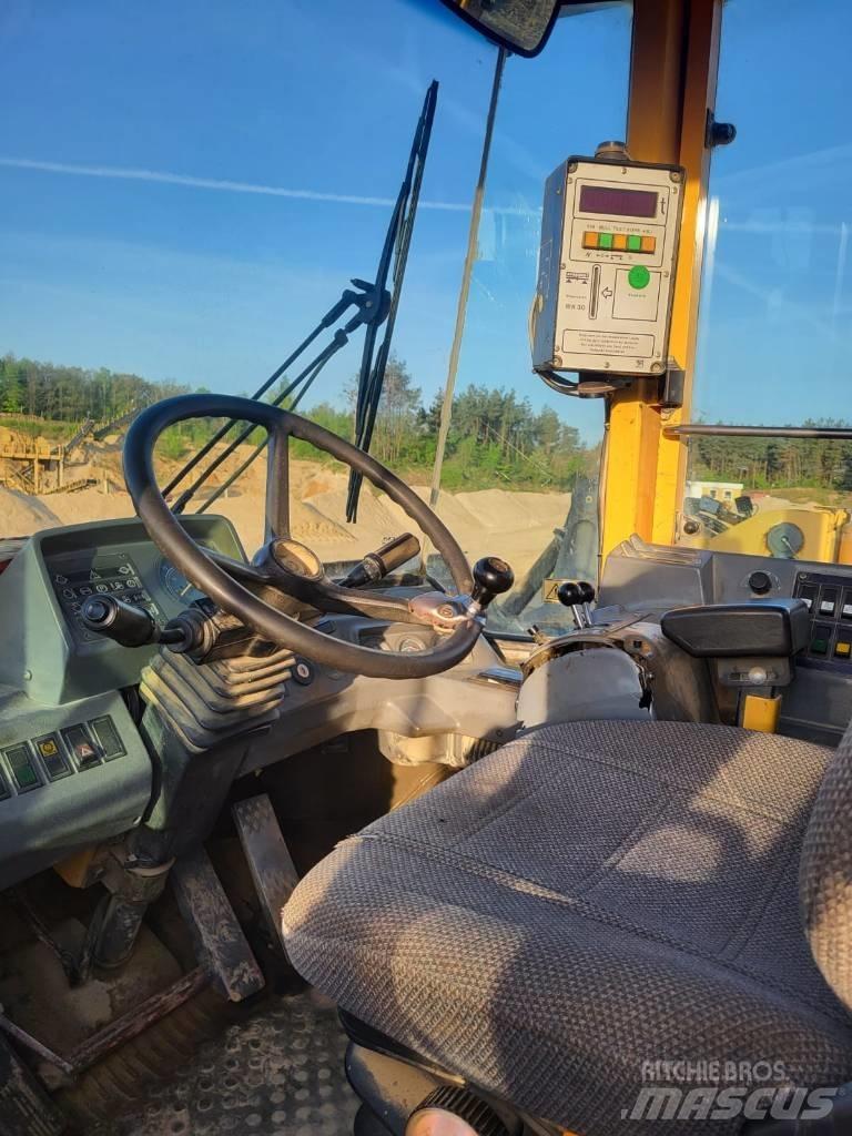Volvo L180C Kolové nakladače