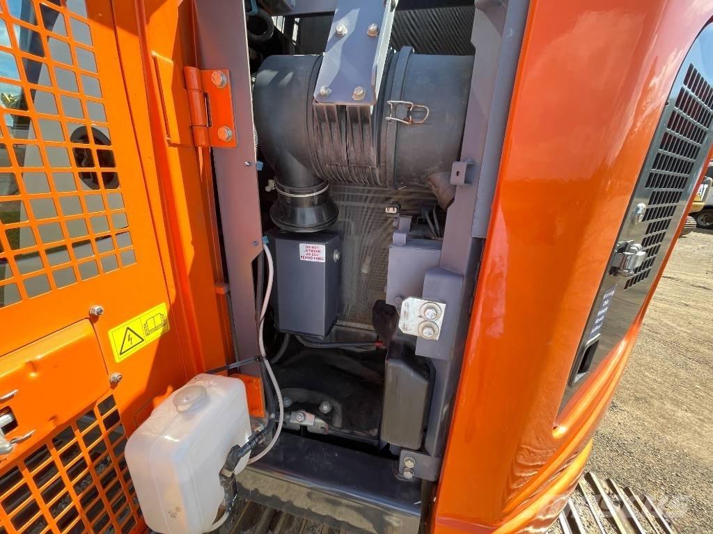Hitachi ZX 135 US-6 Pásová rýpadla