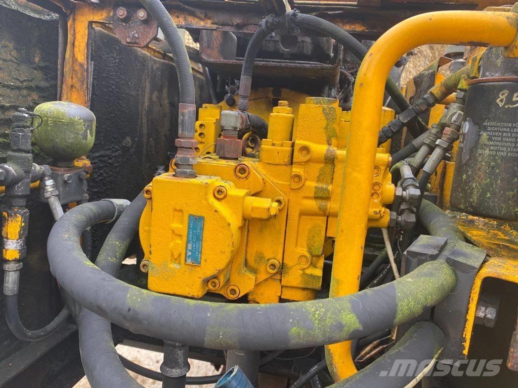 JCB JS 130 Pásová rýpadla