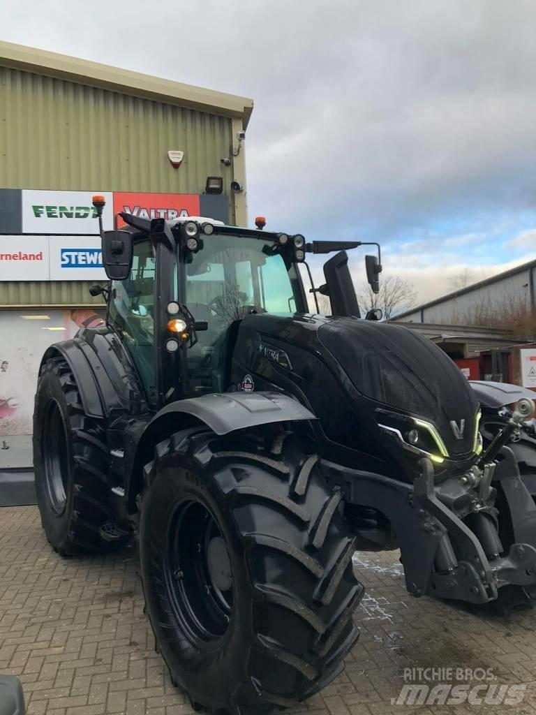 Valtra T235V Traktory