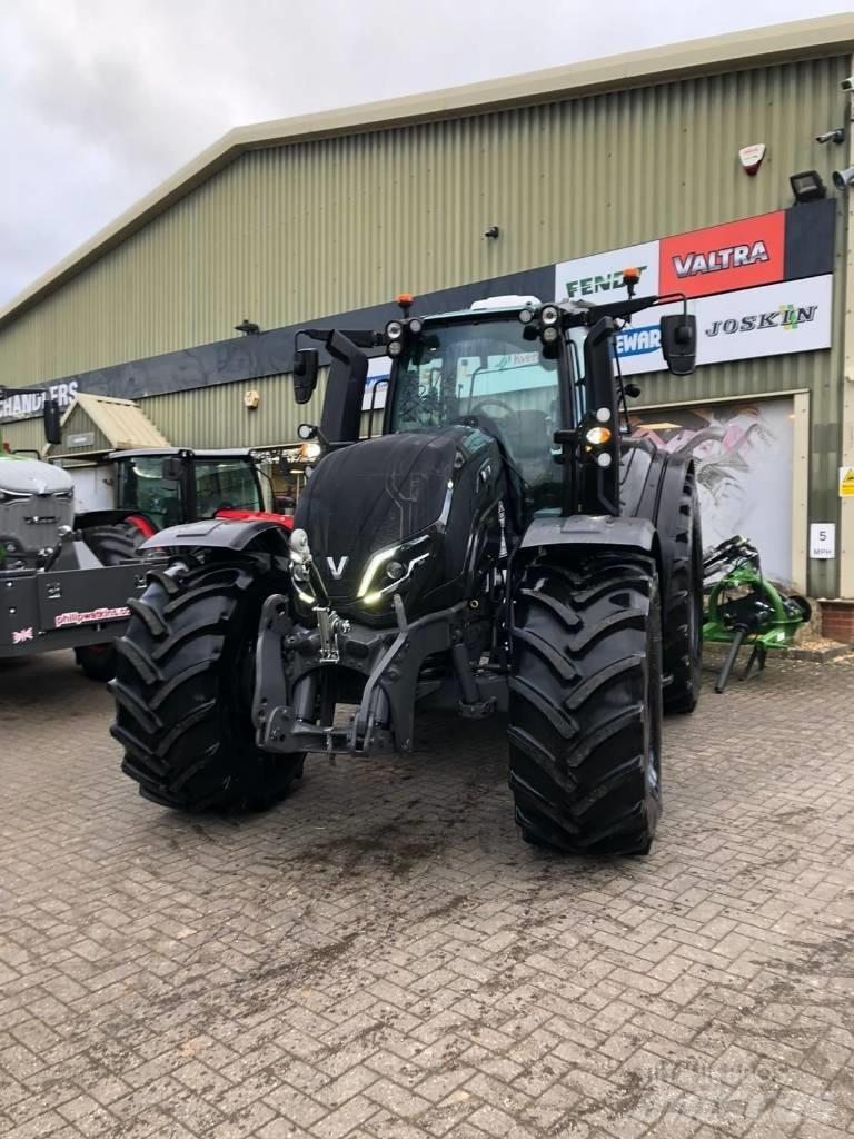 Valtra T235V Traktory