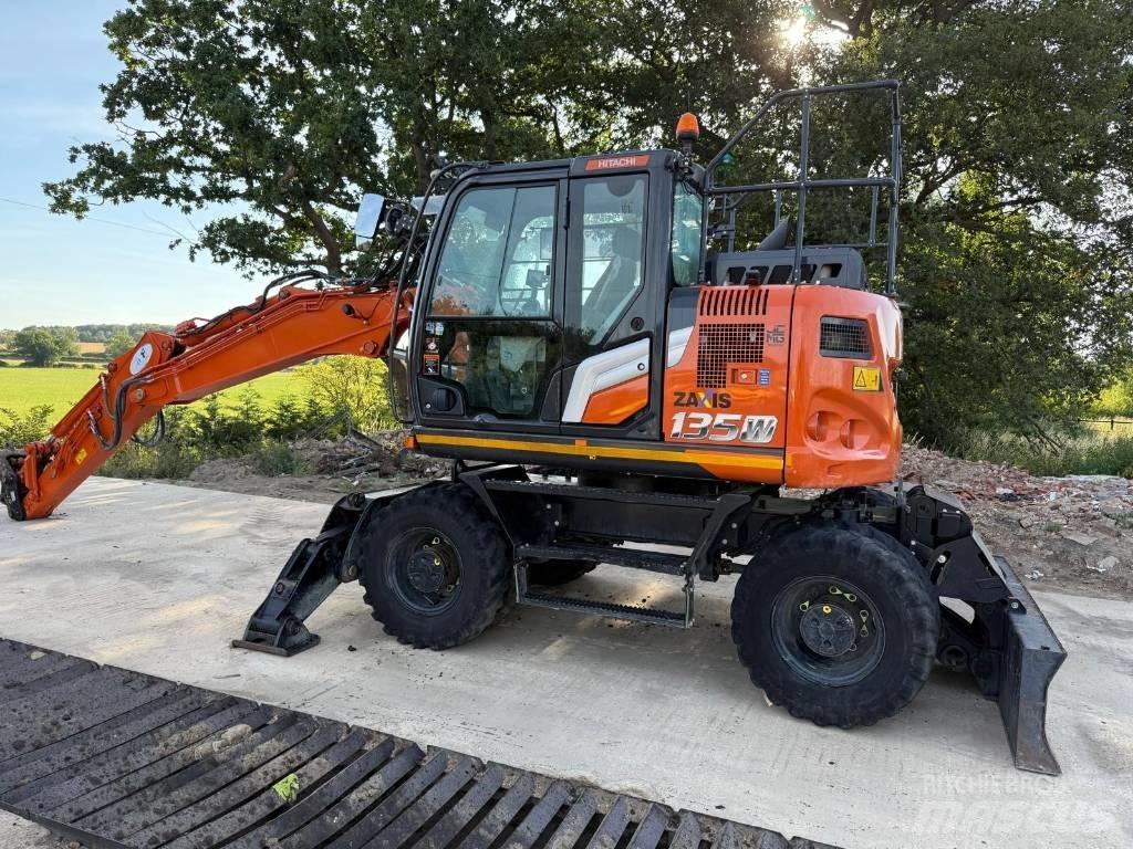 Hitachi ZX 135 W-7 Kolová rýpadla