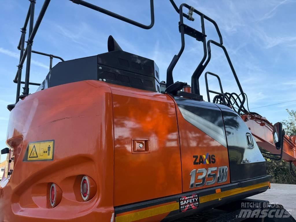 Hitachi ZX 135 W-7 Kolová rýpadla