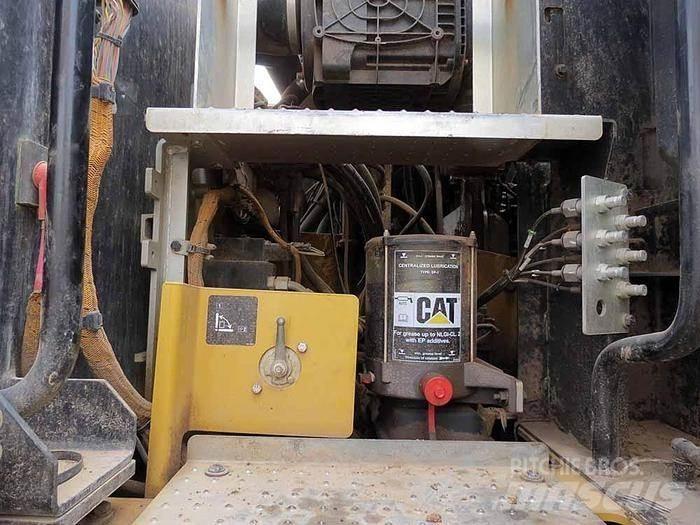 CAT M320F Speciální bagry