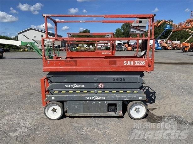 SkyJack SJ III 3226 Nůžková zvedací plošina