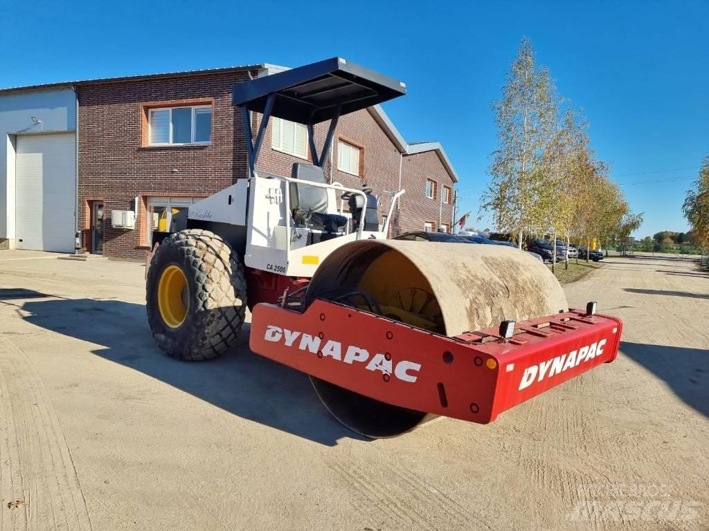 Dynapac CA 2500 Tahačové válce