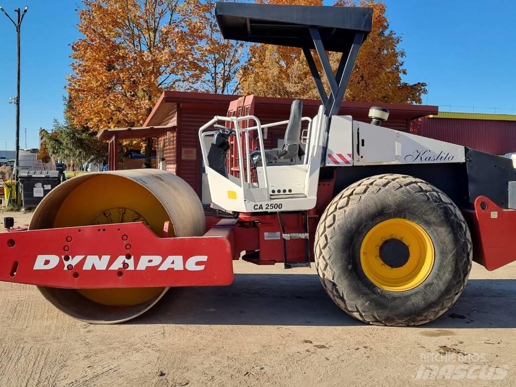 Dynapac CA 2500 Tahačové válce