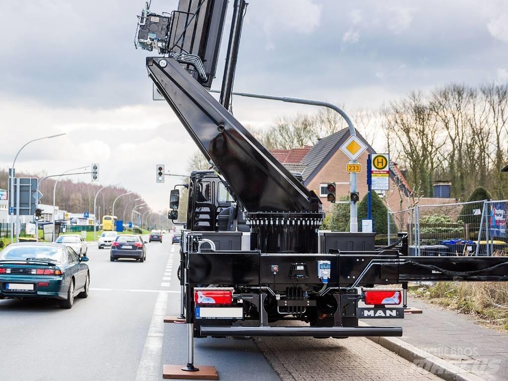 Böcker AK 37/4000 Univerzální terénní jeřáby