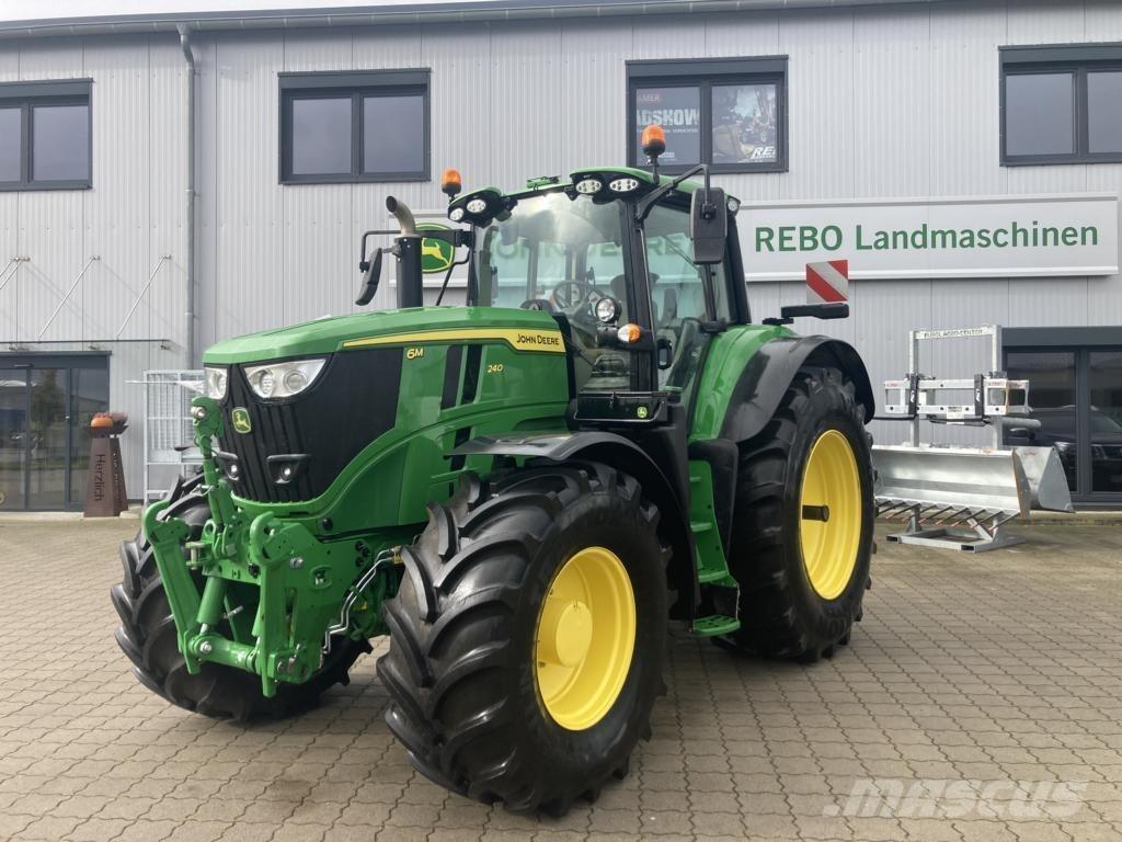John Deere 6M240 Traktory