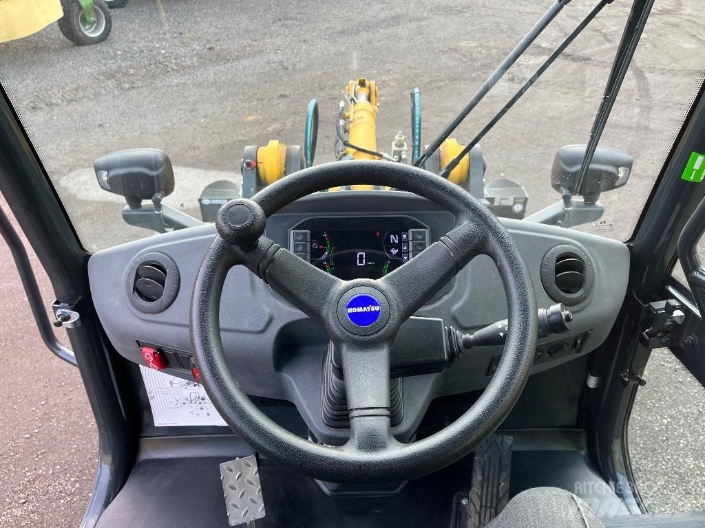 Komatsu WA80M-8 Kolové nakladače