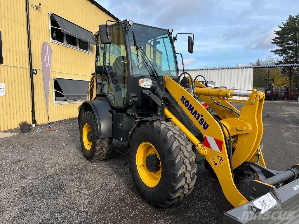 Komatsu WA80M-8 Kolové nakladače