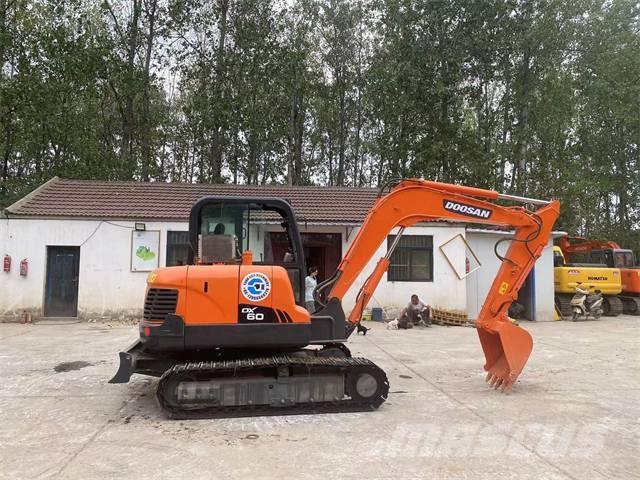 Doosan DX60 Pásová rýpadla