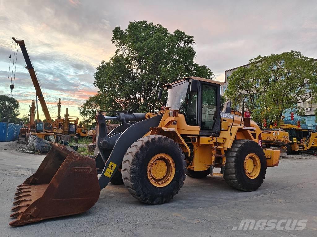 Volvo L 120 Kolové nakladače