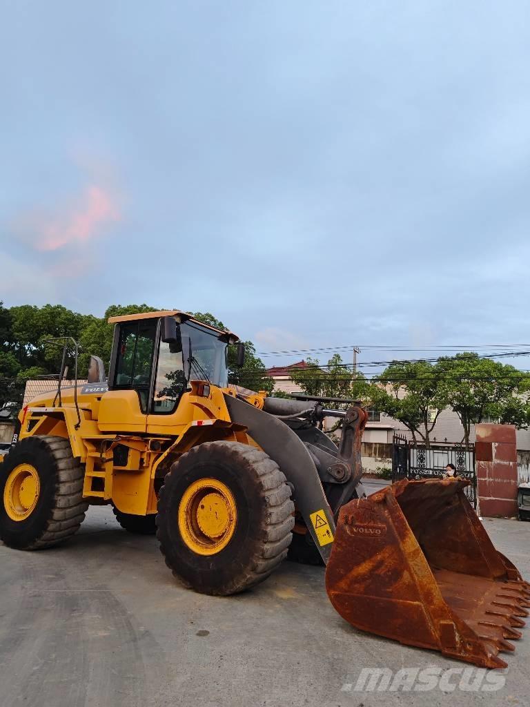 Volvo L 120 Kolové nakladače