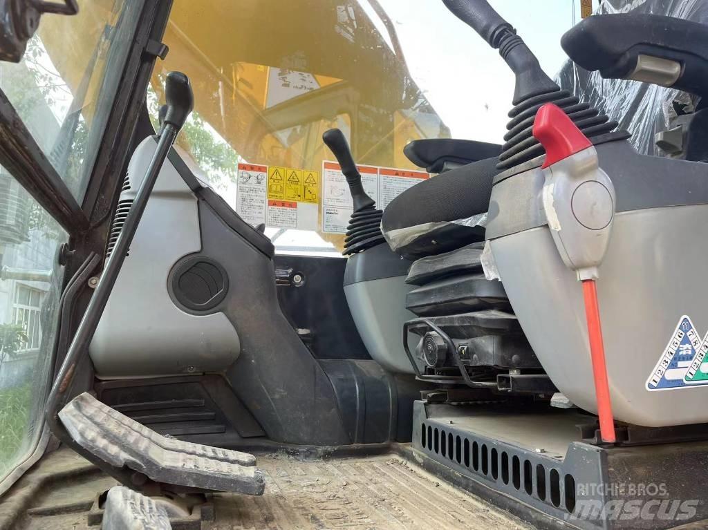 Komatsu PC 200-8 Pásová rýpadla
