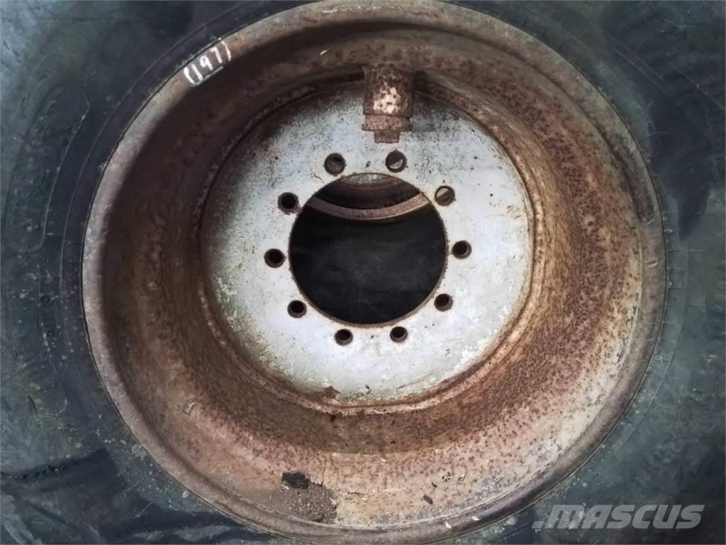 Valmet 836 20x26,5 Pneumatiky, kola a ráfky