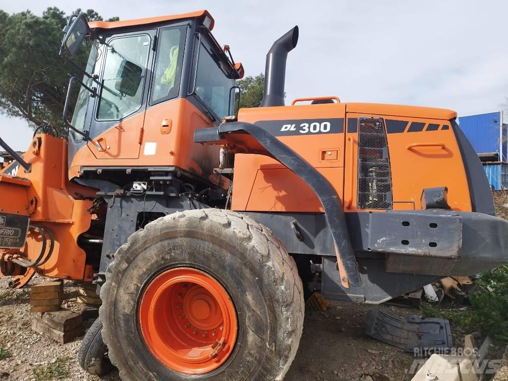 Doosan DL 300-3 Kolové nakladače