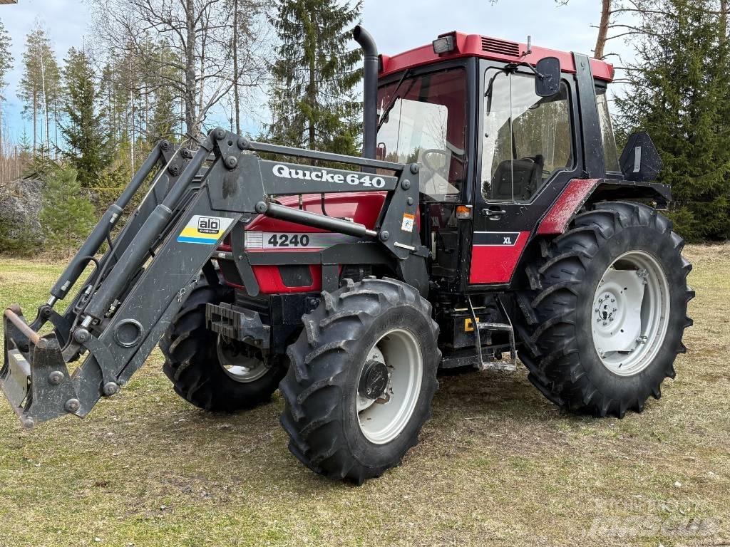 Case IH 4240 Traktory