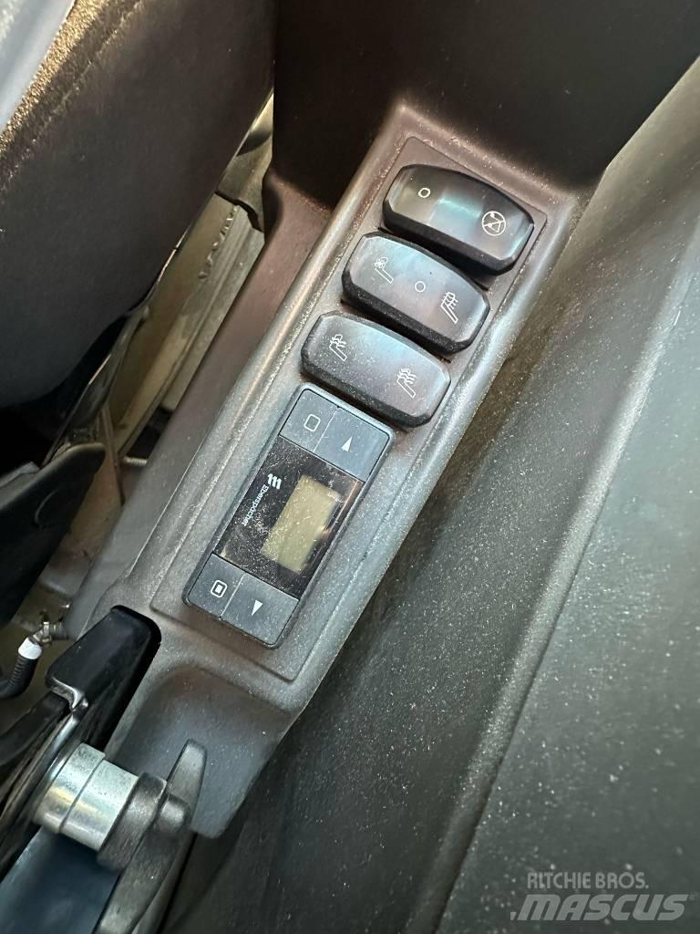 CAT MH3026 Stroje pro manipulaci s odpadem