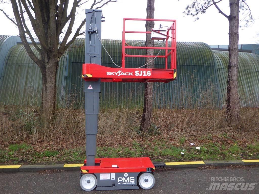 SkyJack SJ16 Vertikální sloupové výtahy