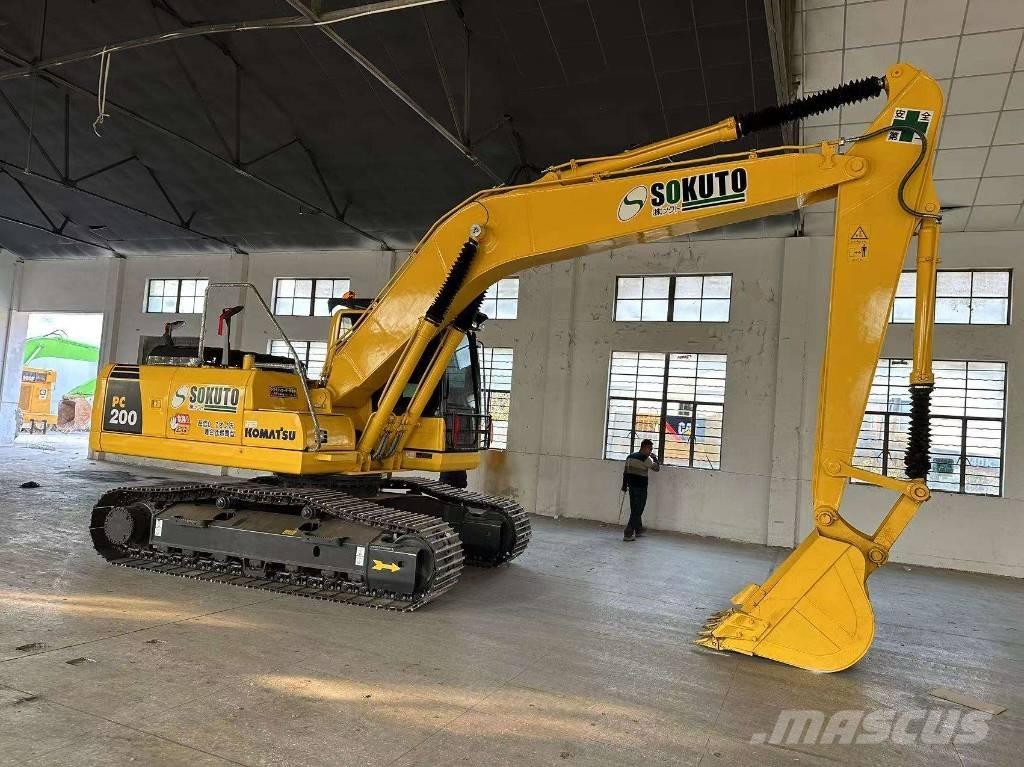 Komatsu PC 200-8 Pásová rýpadla