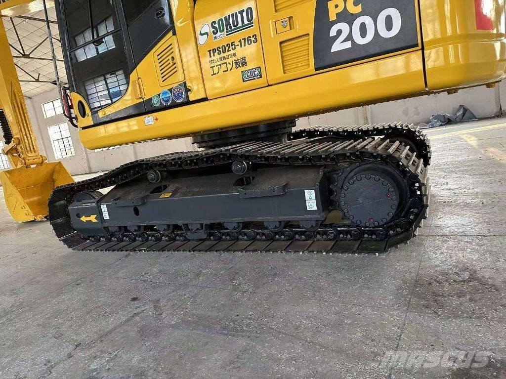 Komatsu PC 200-8 Pásová rýpadla