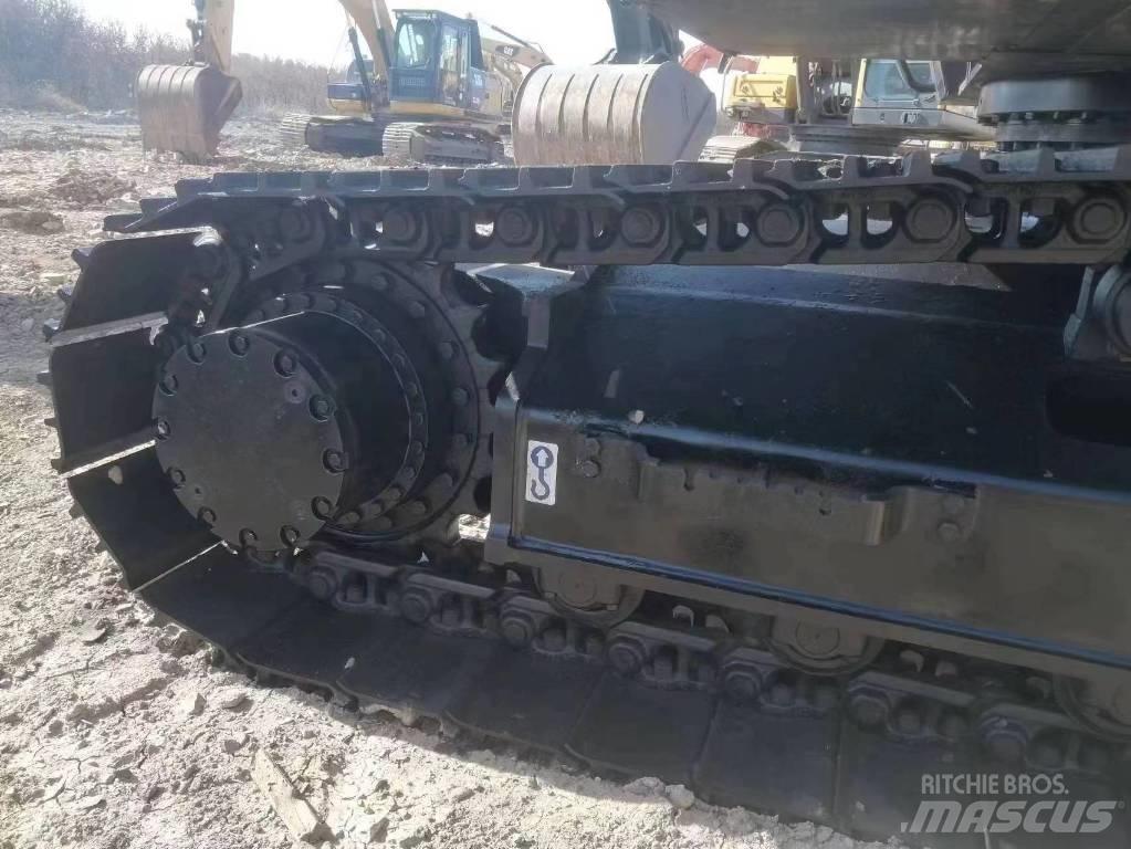 Hitachi ZX 200 Pásová rýpadla