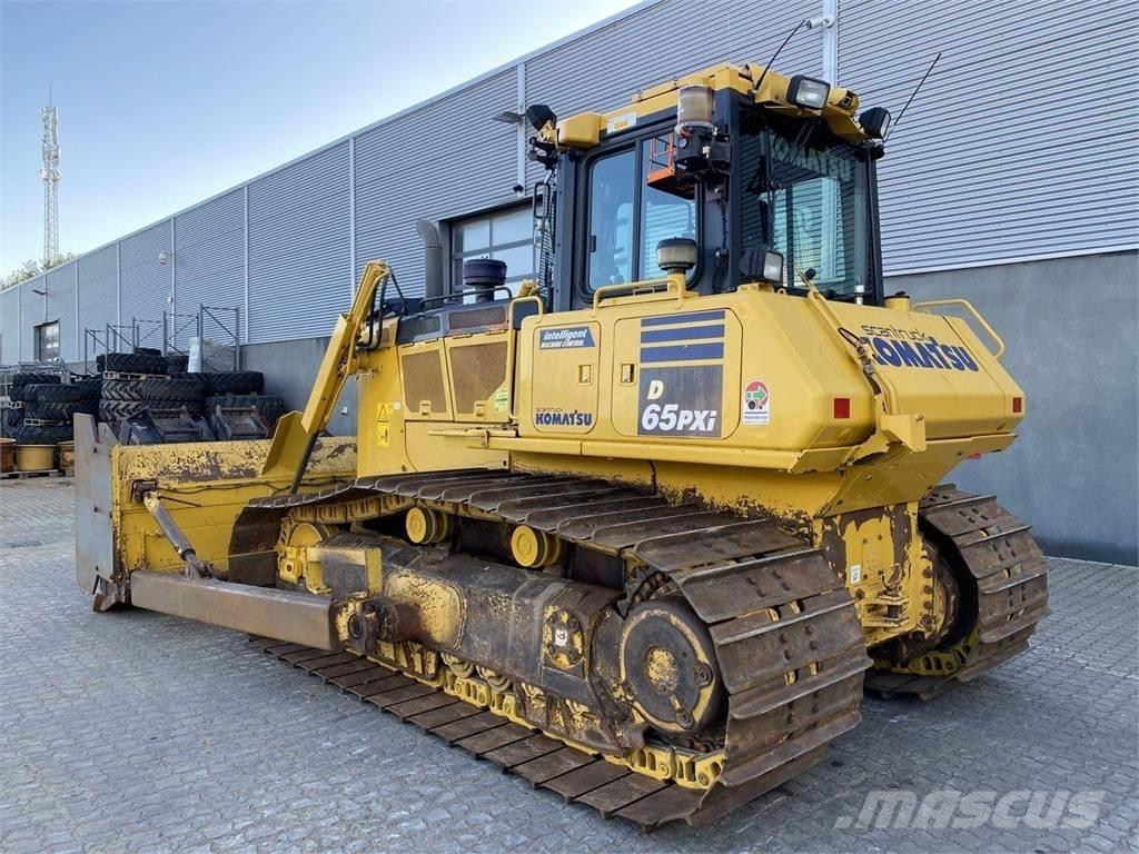 Komatsu D65PXI-18 Pásové dozery
