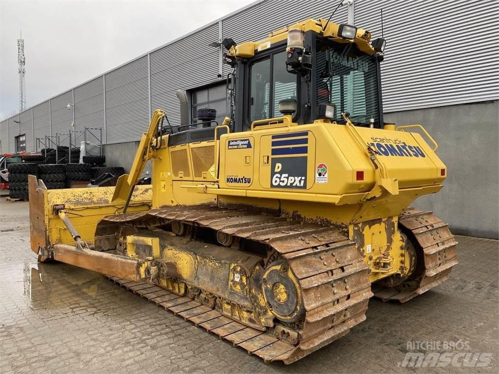 Komatsu D65PXI-18 Pásové dozery