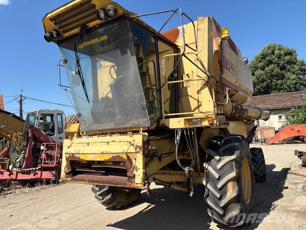 New Holland TF 44 Sklízecí mlátičky