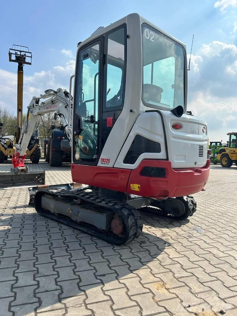 Takeuchi TB 225 Mini rýpadla < 7t