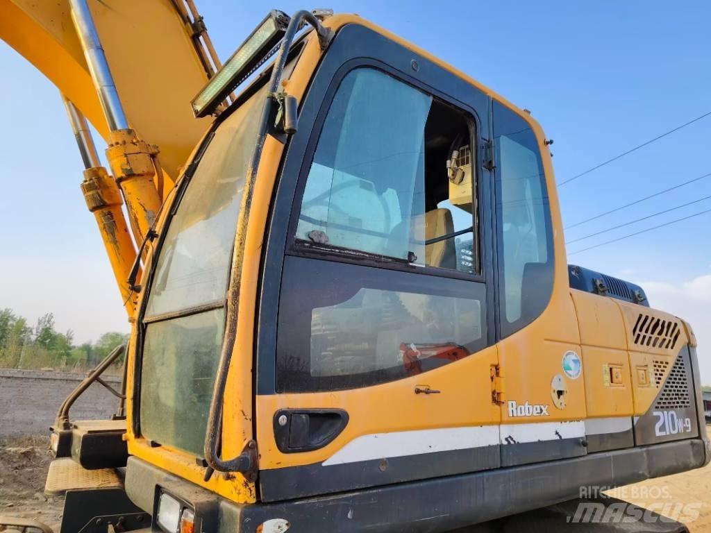 Hyundai R210W-9 Kolová rýpadla