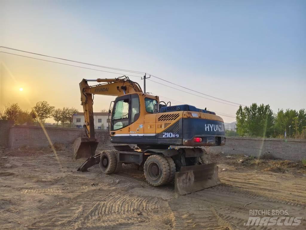 Hyundai R210W-9 Kolová rýpadla