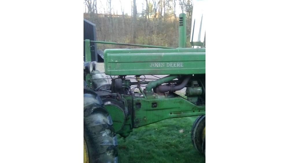 John Deere B Traktory