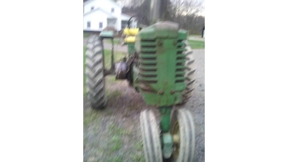 John Deere B Traktory