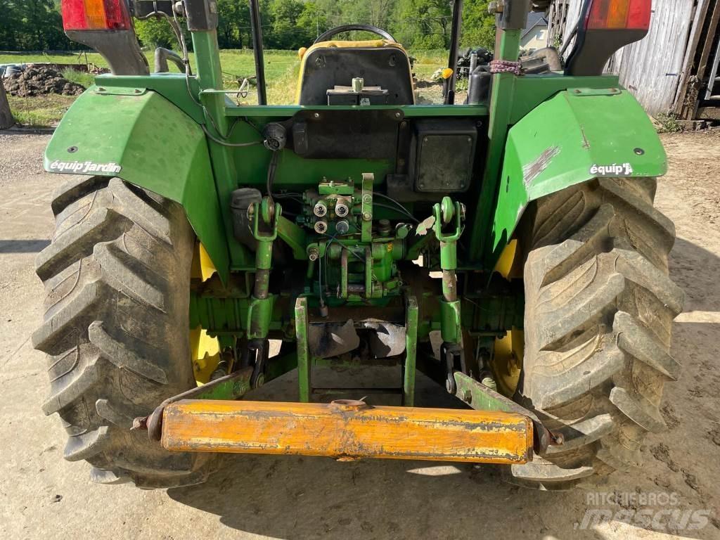 John Deere 5215 Traktory